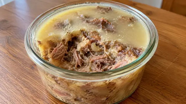 Francúzske trhané kačacie mäso v masti (kačacie rillettes s tymianom a cesnakom)