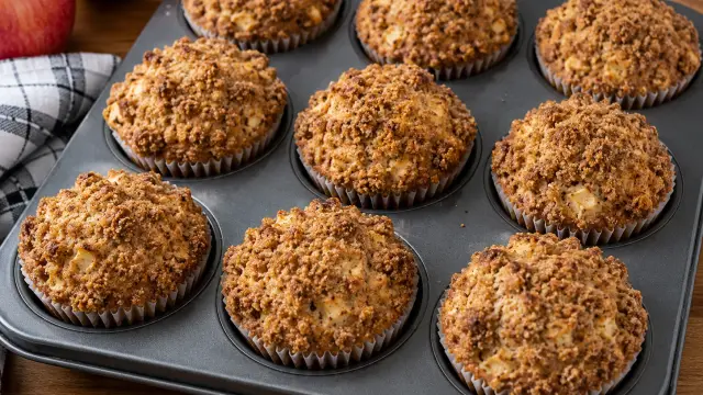 Šťavnaté jablkové muffiny so škoricovou posýpkou
