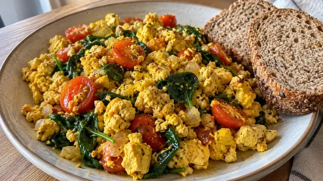 Tofu praženica (Scrambled Tofu) plná bielkovín